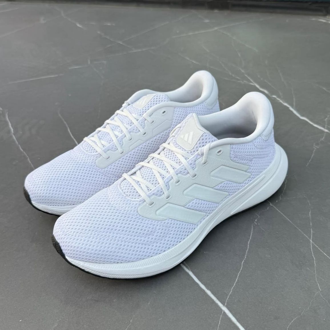 Tênis Esportivo Masculino Response Runner adidas
